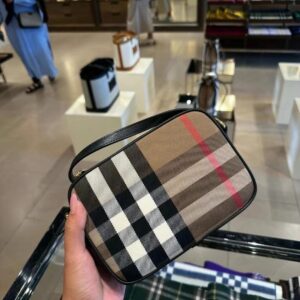 Burberry經典格紋相機包（小號）