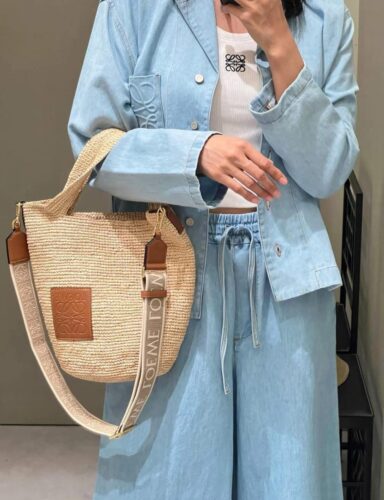 Loewe Paula’s Ibiza 草編水桶包
