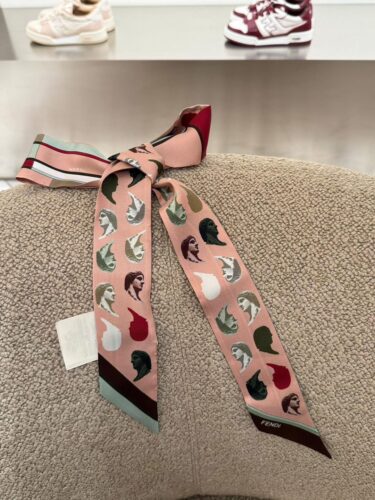 FENDI 雙面純絲Silk Twilly