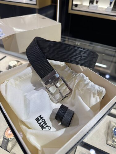 Montblanc 萬寶龍方釦雙面皮帶