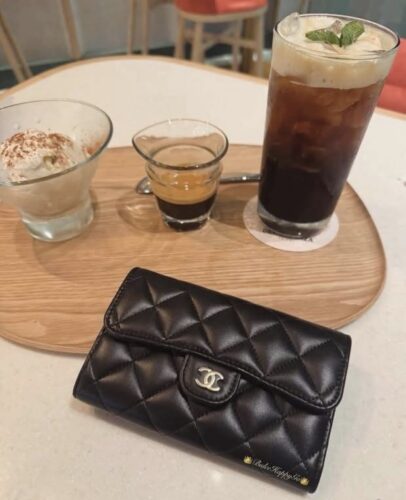 CHANEL Classic Flap 羊皮中夾